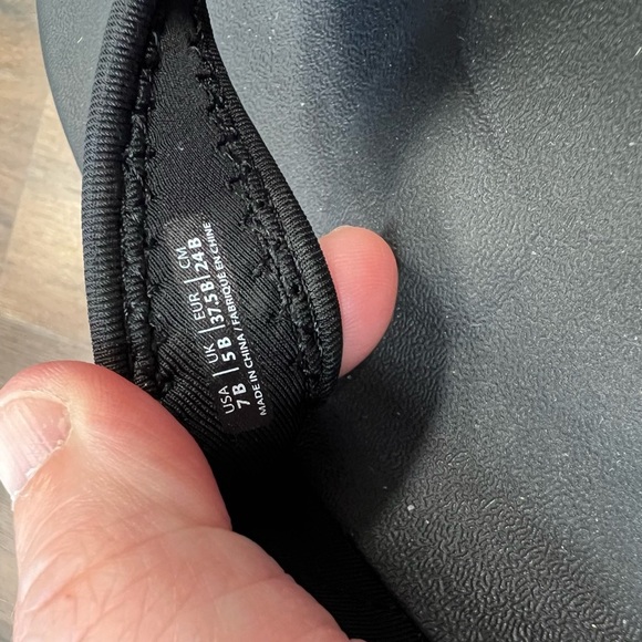 NWOT Spenco Black flipflop SZ 7 - Picture 6 of 6